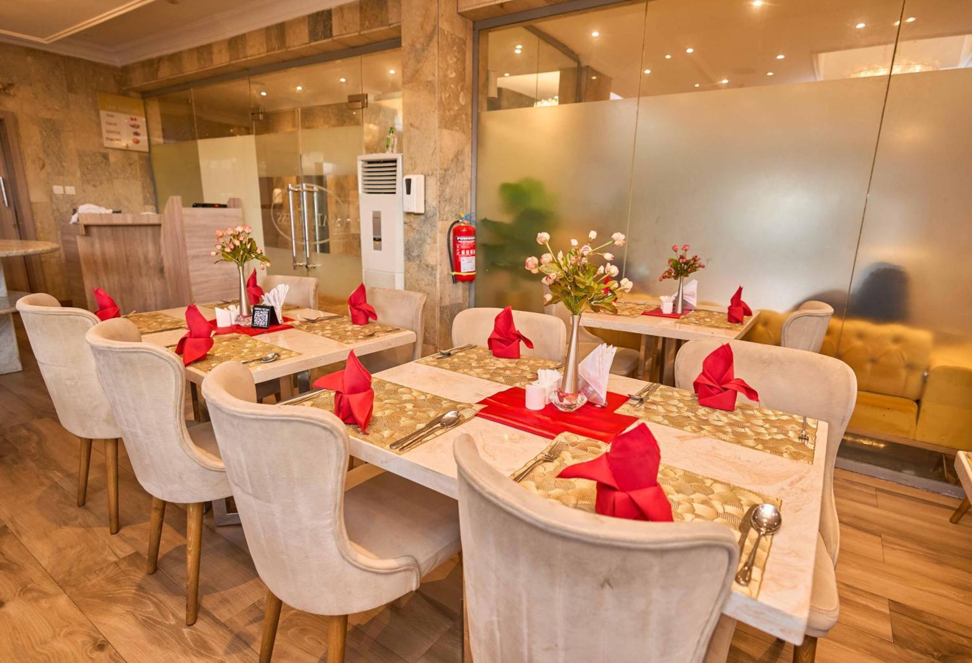 Watercress Hotels And Event Ikeja Buitenkant foto